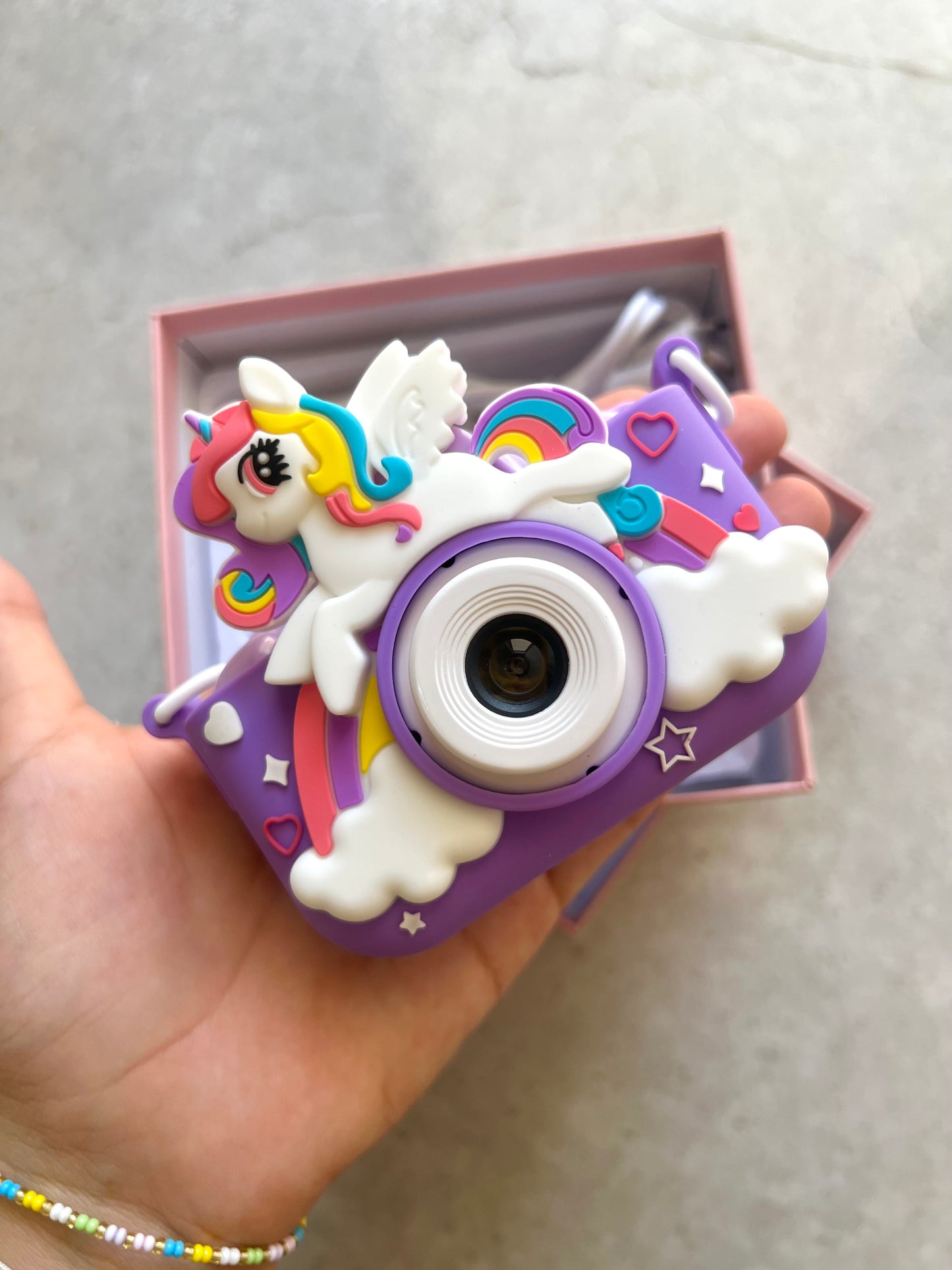 Cámara digital unicornio lila