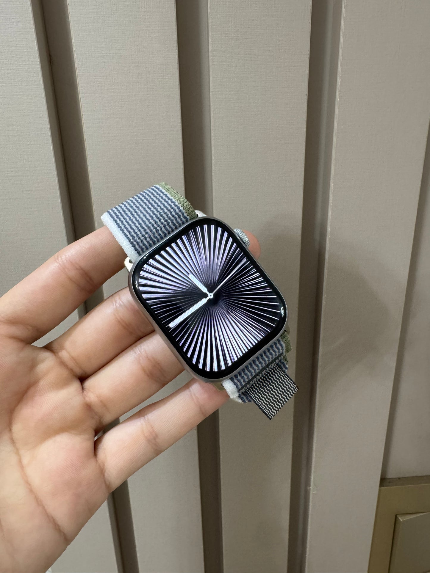 Reloj plateado 45mm