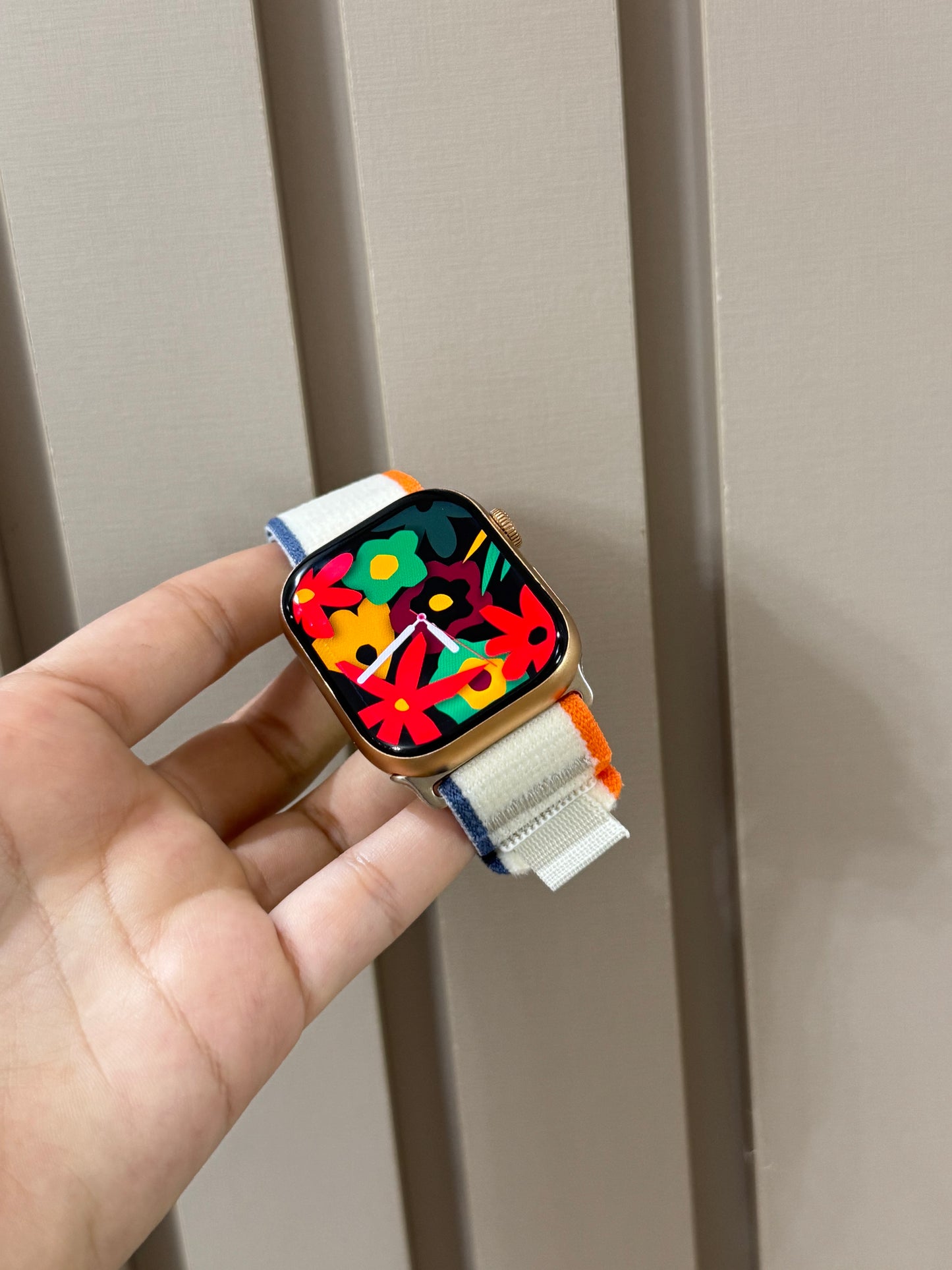 Reloj dorado oscuro 45mm