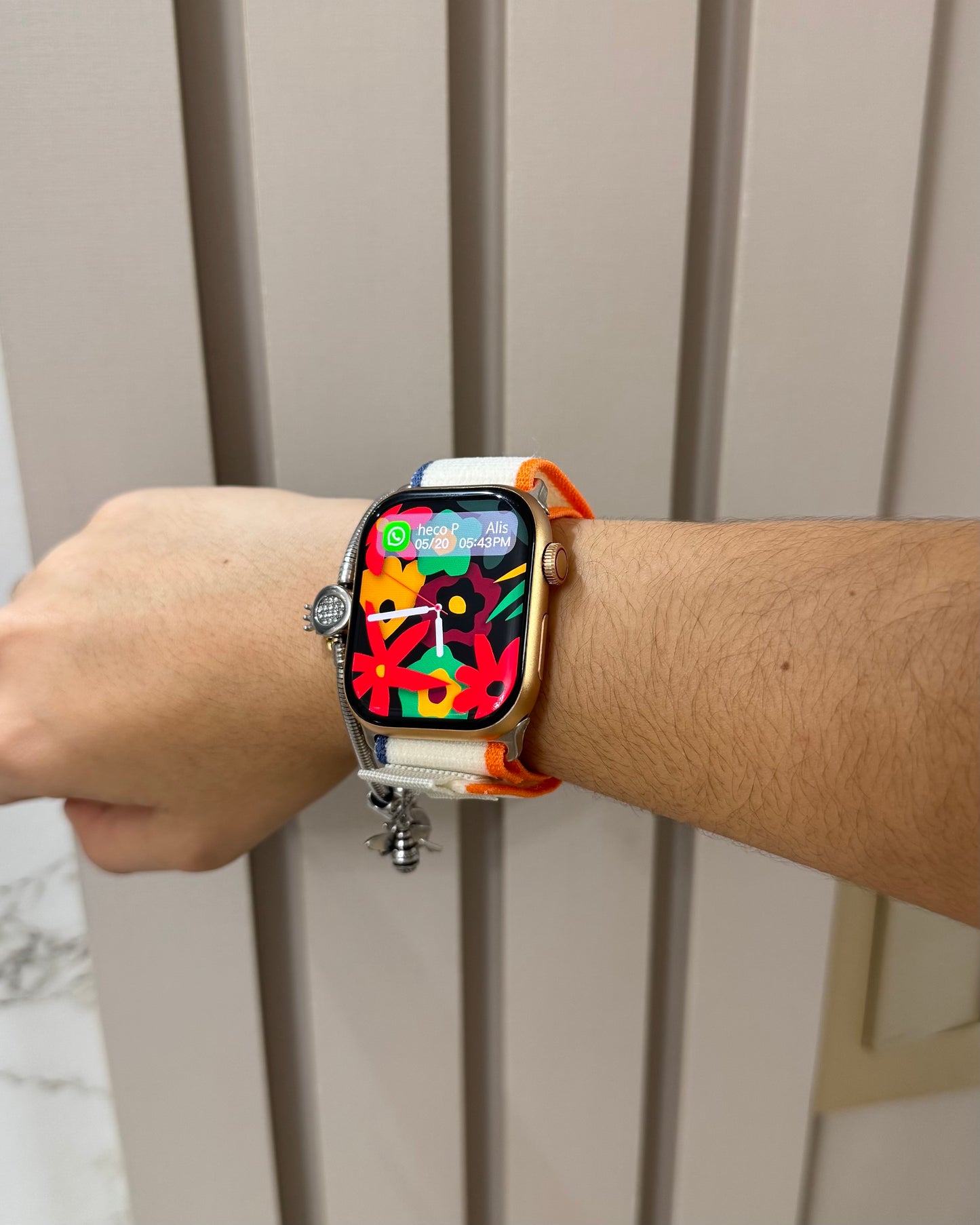 Reloj dorado oscuro 45mm