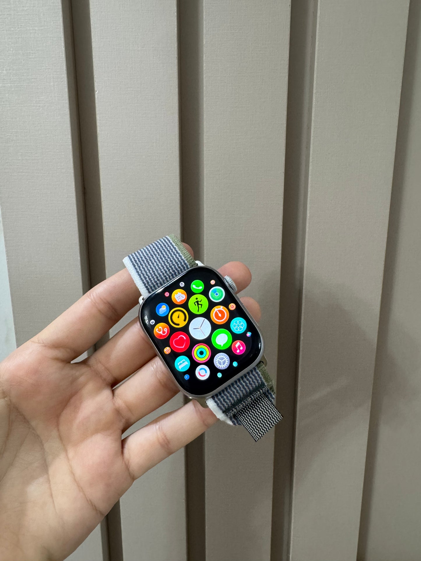 Reloj plateado 45mm