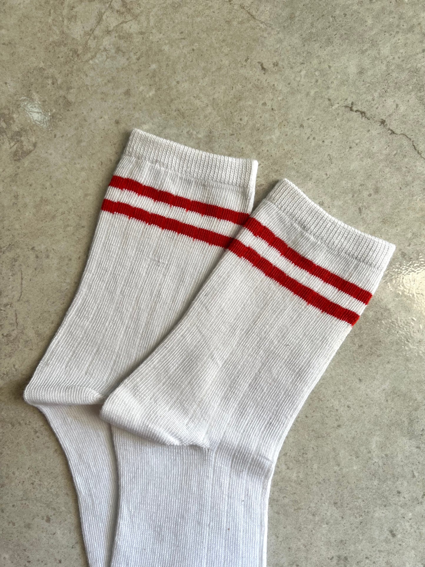 Blanca raya roja
