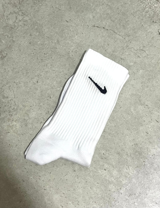 Larga 01 Nike Blanca