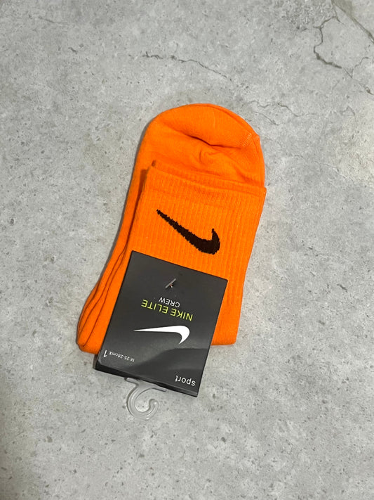 Semi nike naranja