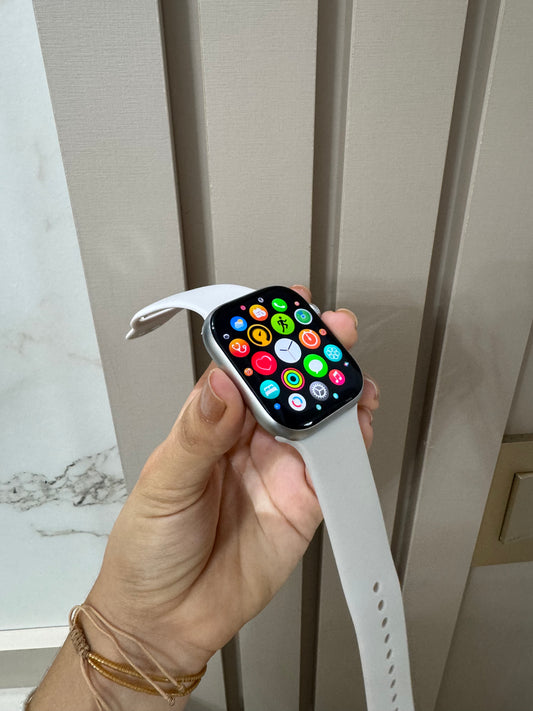 Reloj plateado 45mm