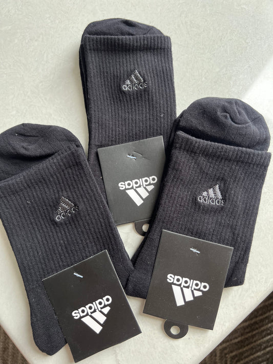 Semi adidas negra