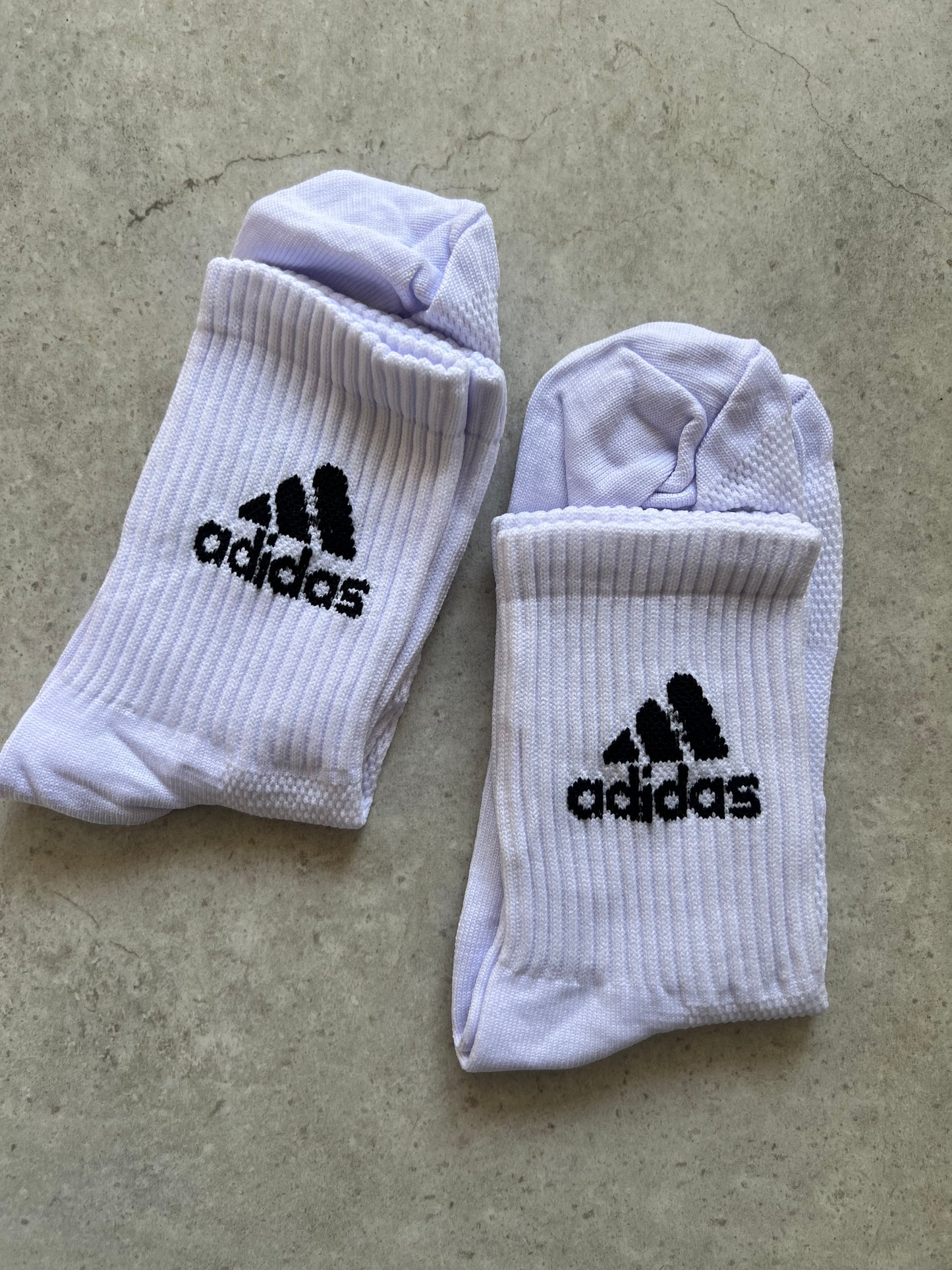 Adidas pirámides