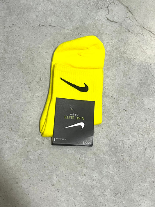 Semi nike amarilla