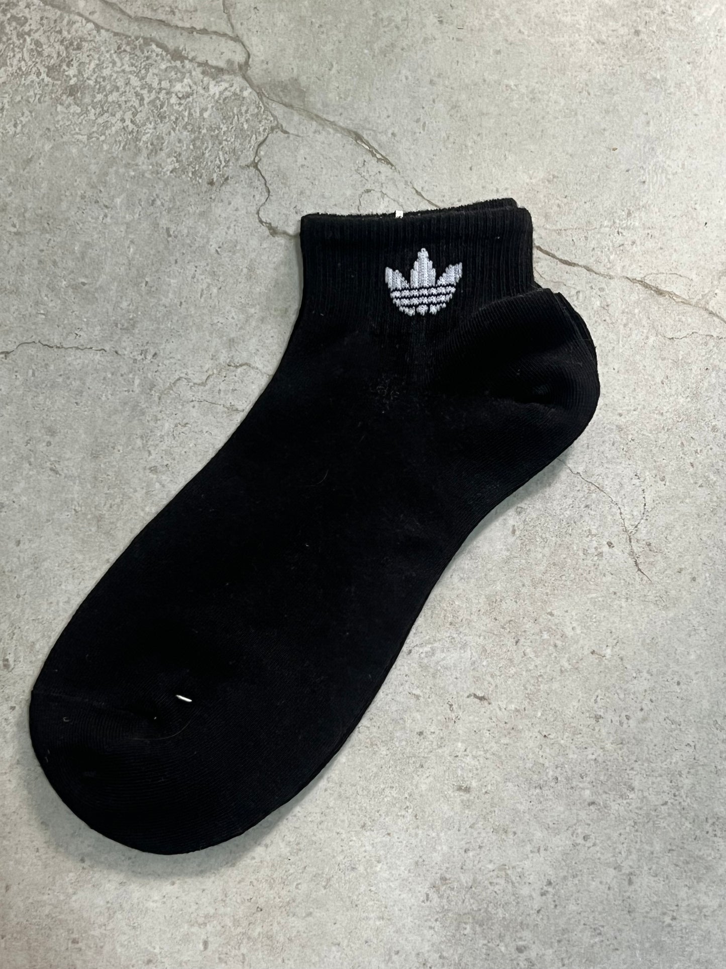 Semi corta adidas negra